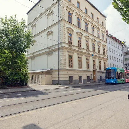 Leonart Living 32 شقة